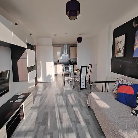 Giogio - Comfortable Stratford Flat With Stunning Views Apartment Londra Exterior foto