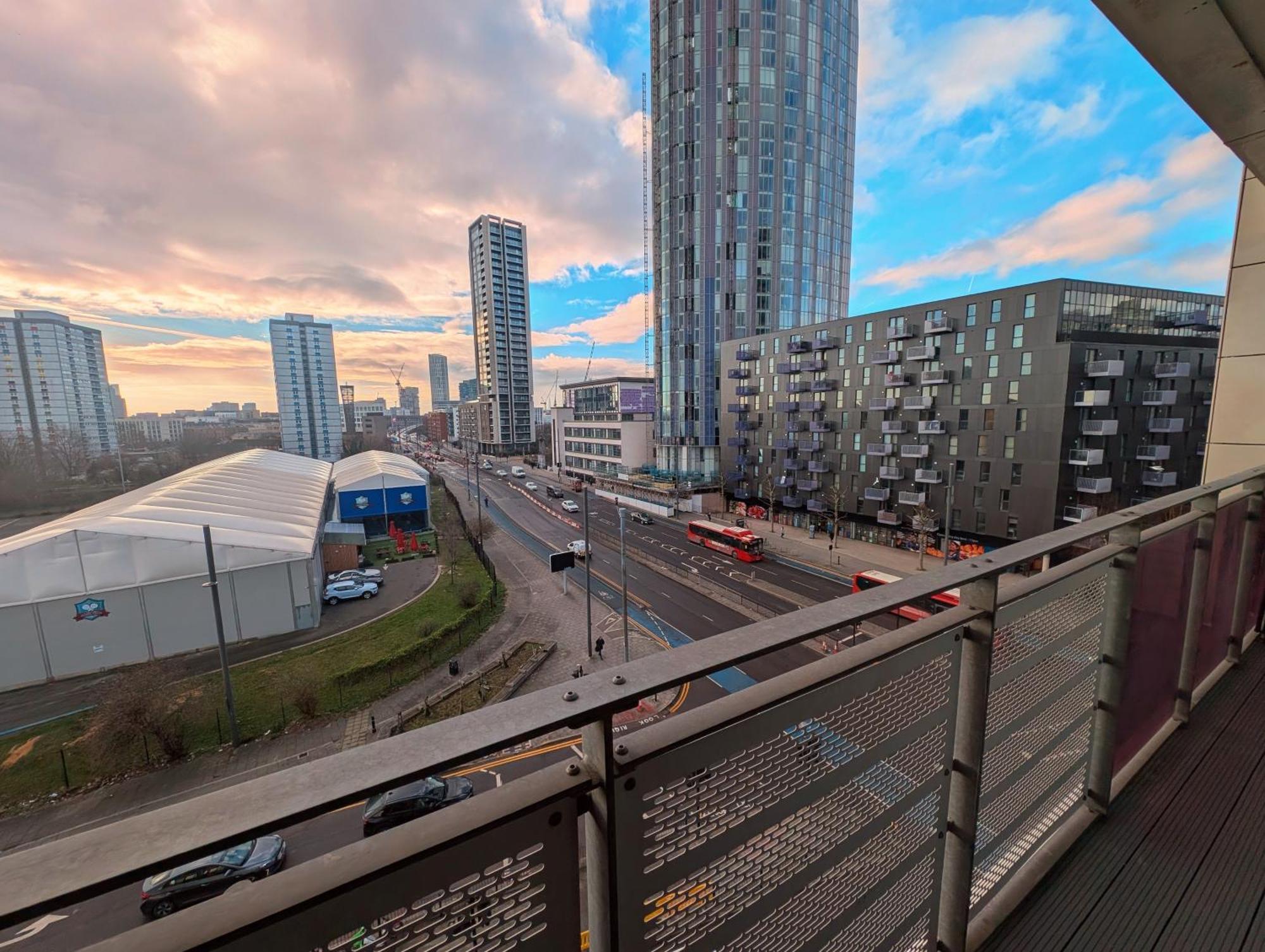 Giogio - Comfortable Stratford Flat With Stunning Views Apartment Londra Exterior foto